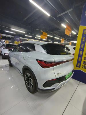 환경 친화적 사용 된 EV 자동차 흰색 지구 이동 장비 좌석 5
